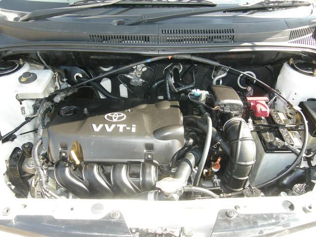 2004 Toyota ist