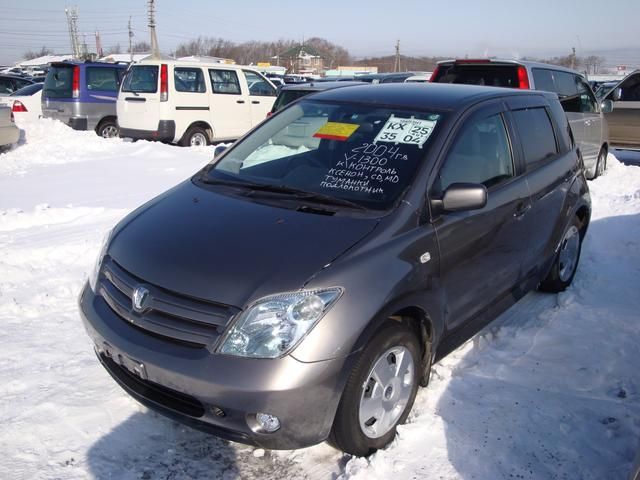 2004 Toyota ist