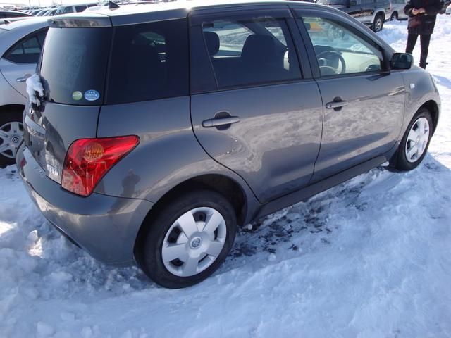 2004 Toyota ist