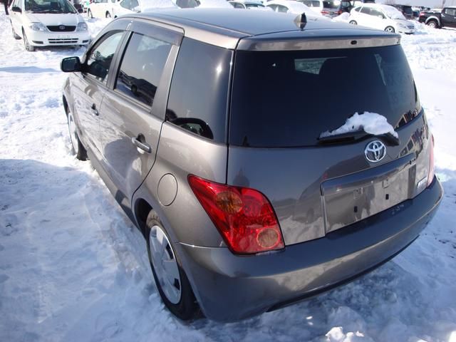 2004 Toyota ist