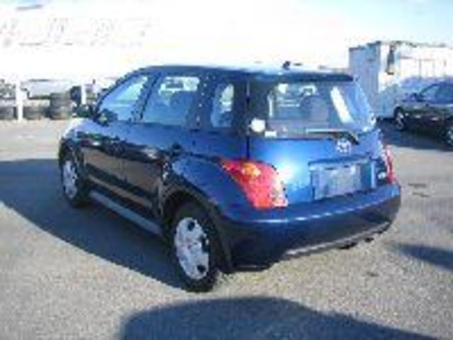 2004 Toyota ist