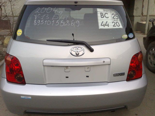 2004 Toyota ist