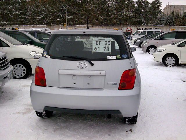 2004 Toyota ist