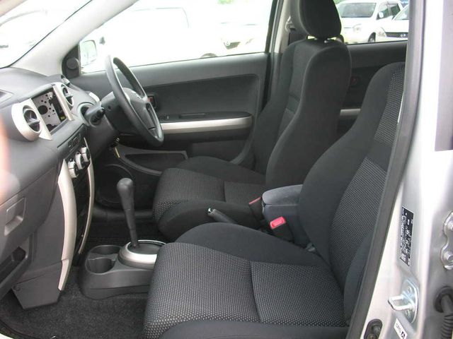 2004 Toyota ist