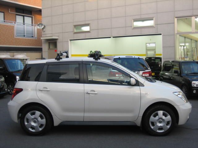 2004 Toyota ist