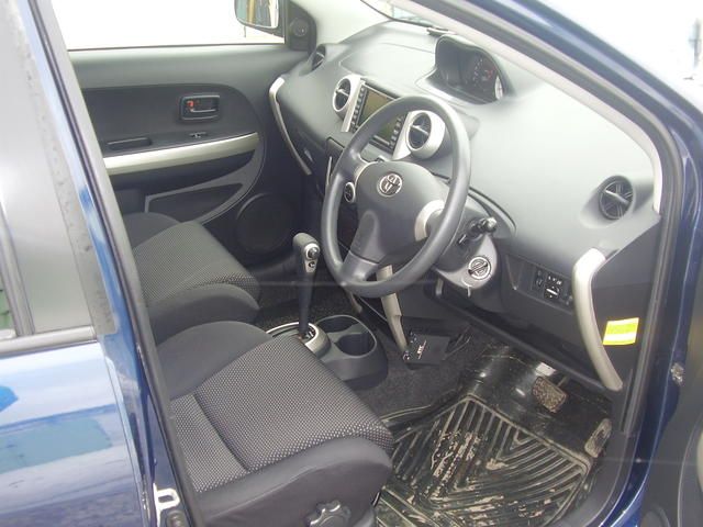 2004 Toyota ist