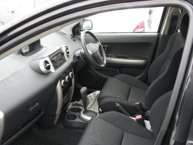 2004 Toyota ist