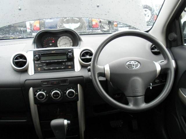 2004 Toyota ist