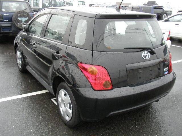 2004 Toyota ist
