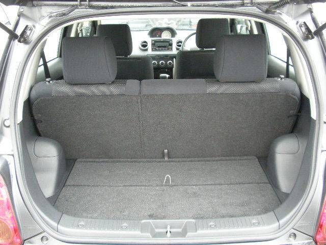 2004 Toyota ist