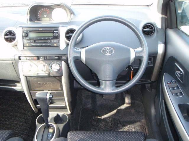 2004 Toyota ist