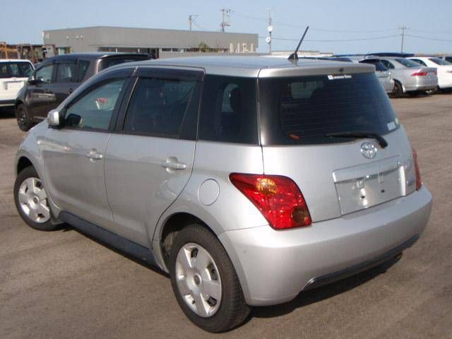 2004 Toyota ist