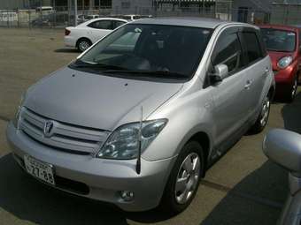 2004 Toyota ist