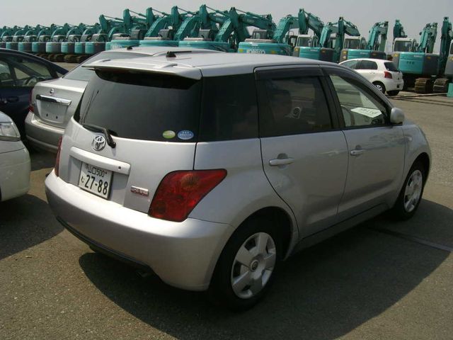 2004 Toyota ist