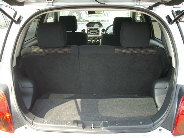 2004 Toyota ist