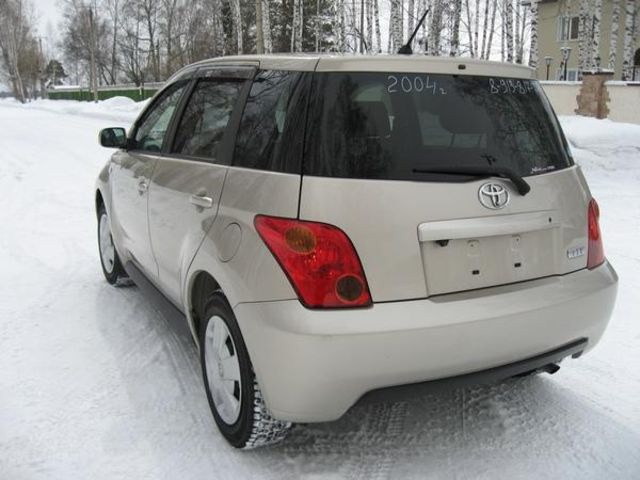2004 Toyota ist