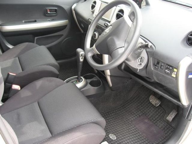 2004 Toyota ist