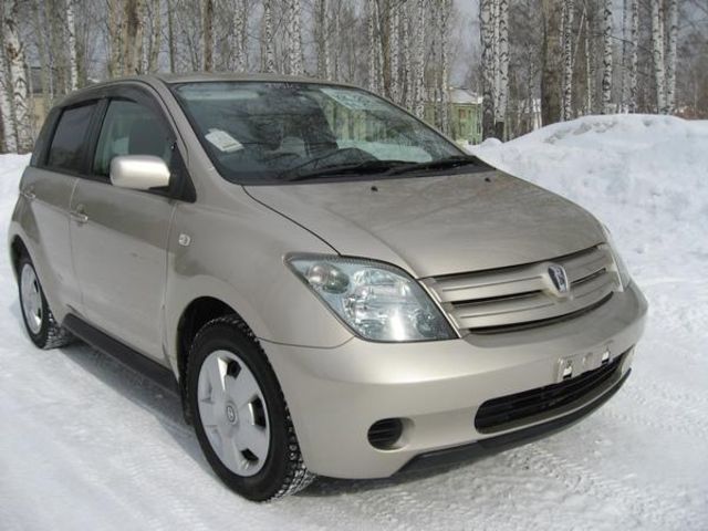 2004 Toyota ist