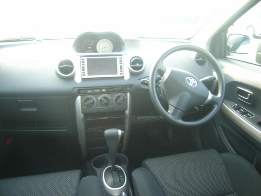 2004 Toyota ist