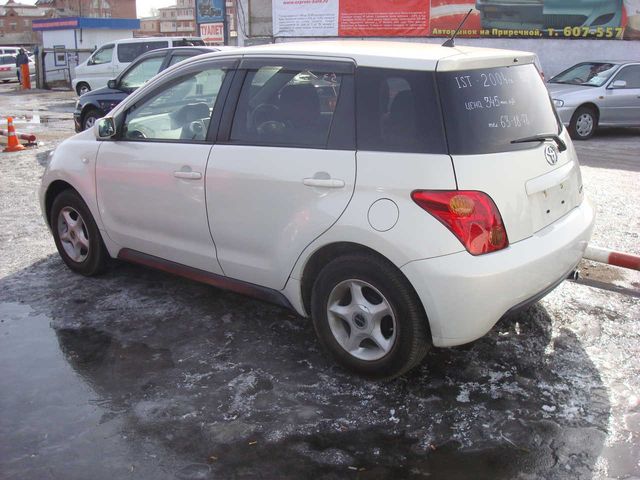 2004 Toyota ist