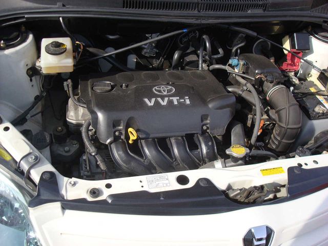 2004 Toyota ist
