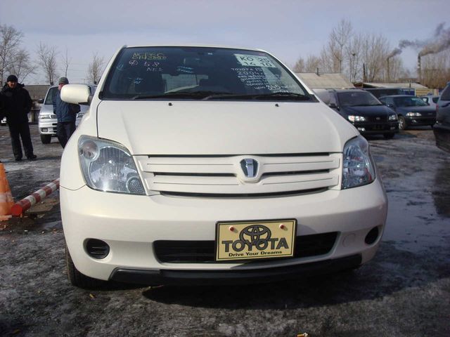2004 Toyota ist