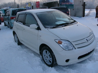 2004 Toyota ist
