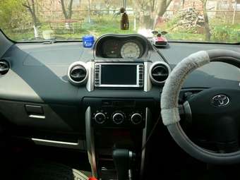 2004 Toyota ist Photos