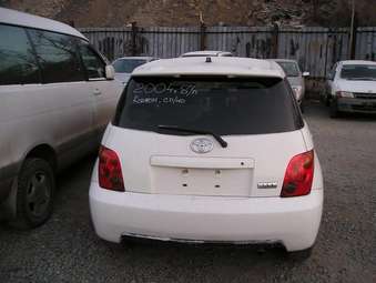 2004 Toyota ist Photos