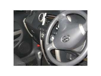 2004 Toyota ist Photos