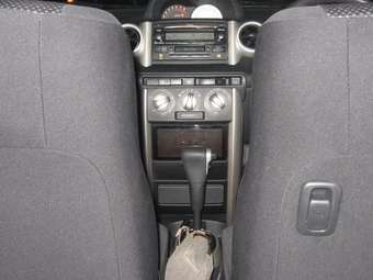 2004 Toyota ist Photos