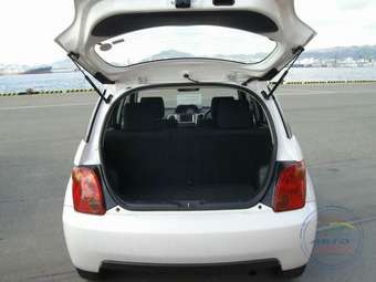 2004 Toyota ist Photos