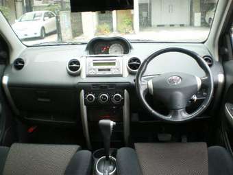 2004 Toyota ist Photos