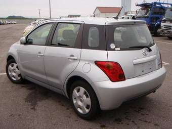 2004 Toyota ist Pics