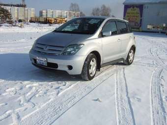 2004 Toyota ist Photos