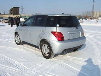 2004 Toyota ist Photos