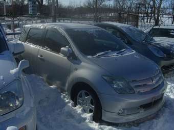 2004 Toyota ist Pictures