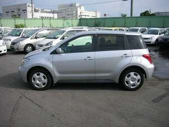 2004 Toyota ist Pictures