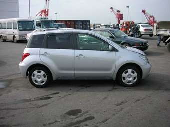 2004 Toyota ist Pictures
