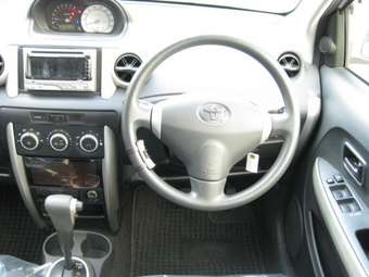 2004 Toyota ist Photos