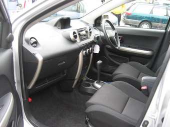 2004 Toyota ist Pictures