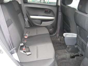 2004 Toyota ist Pics