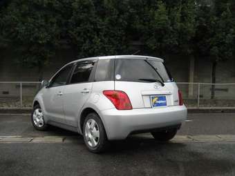 2004 Toyota ist Photos