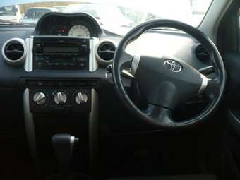 2004 Toyota ist Photos