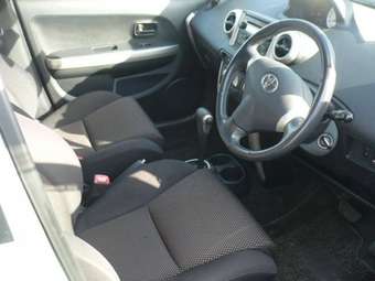 2004 Toyota ist Photos