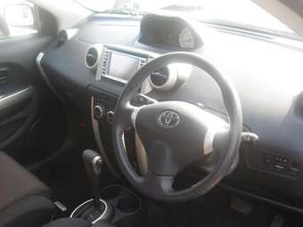 2004 Toyota ist Pictures