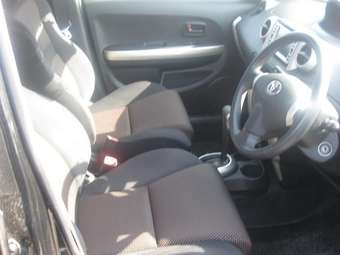 2004 Toyota ist Pics