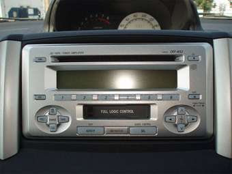 2004 Toyota ist Pictures
