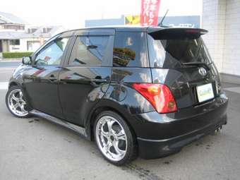 2004 Toyota ist Pictures