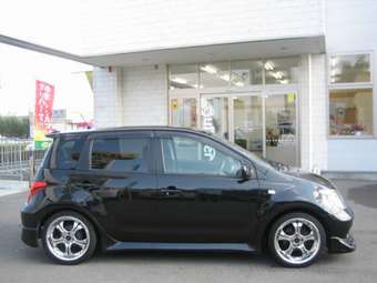 2004 Toyota ist Pics